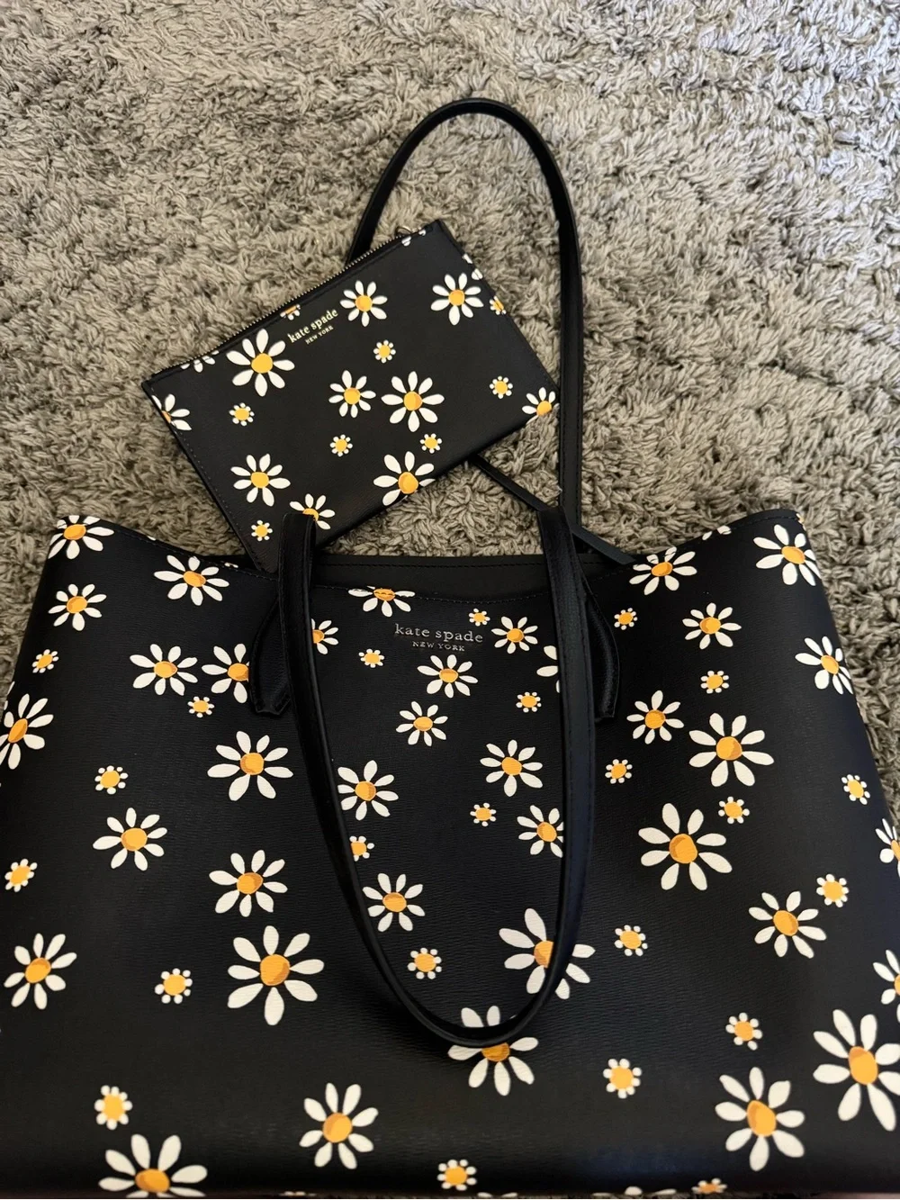 Kate Spade Black Daisy Print Tote Purse + Matching Zip Wristlet Pouch 🌼